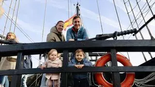 La nao "Victoria" ya causa sensación en el Muelle de Gijón: "Sirve para conocer un hito que marcó la historia"