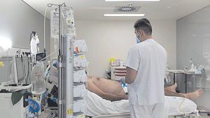 L’ocupació hospitalària per coronavirus cau més d’un 50% en un mes