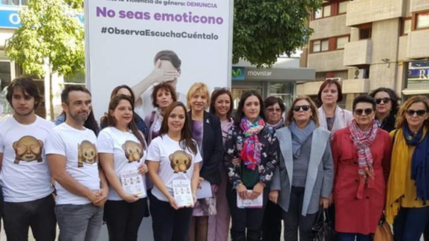 Un momento de la presentación de la campaña con motivo del Día Internacional contra la violencia de género, ayer en Murcia.