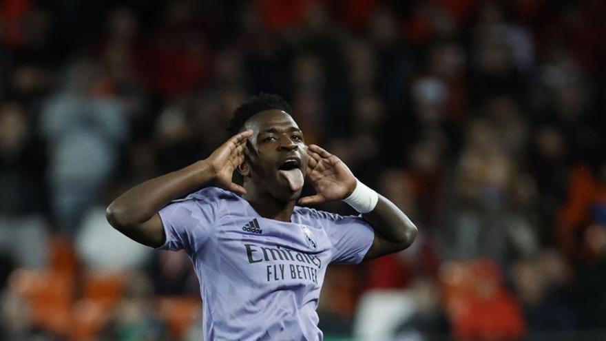 Vinicius celebra su segundo gol, ayer. |  // BIEL ALIÑO / EFE