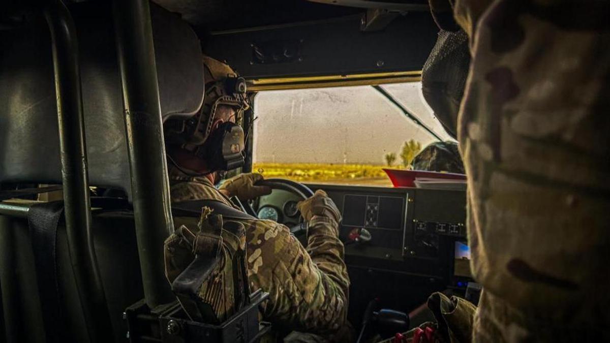 Miembros del grupo de Operaciones Especiales enviado por España a Irak se desplazan en las cercanías de Bagdad