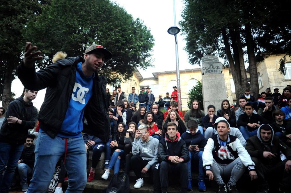 El parque Fleming acogió una de las conocidas como "Batalla de gallos" en las que se emplea el rap a modo de picotazos