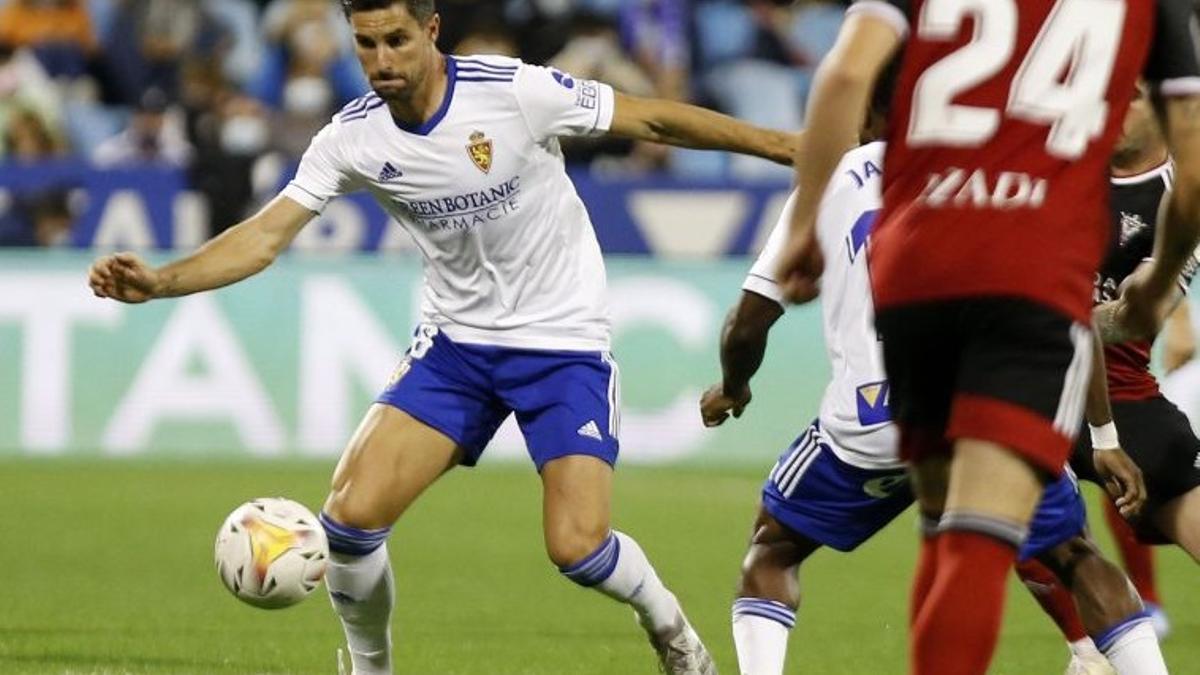 Adrián, durante un encuentro de esta campaña con el Zaragoza.