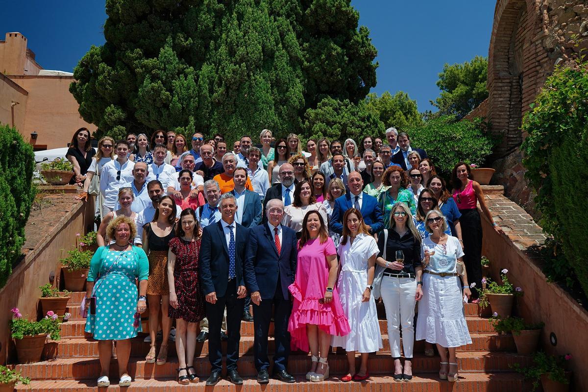 Foto de grupo de los asistentes a la presentación.