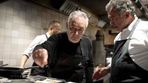 VÍDEO | Ferran Adrià torna a cuinar en ‘Gaudí, Adrià y el regreso del salmonete’, un minidocumental de Cata Mayor