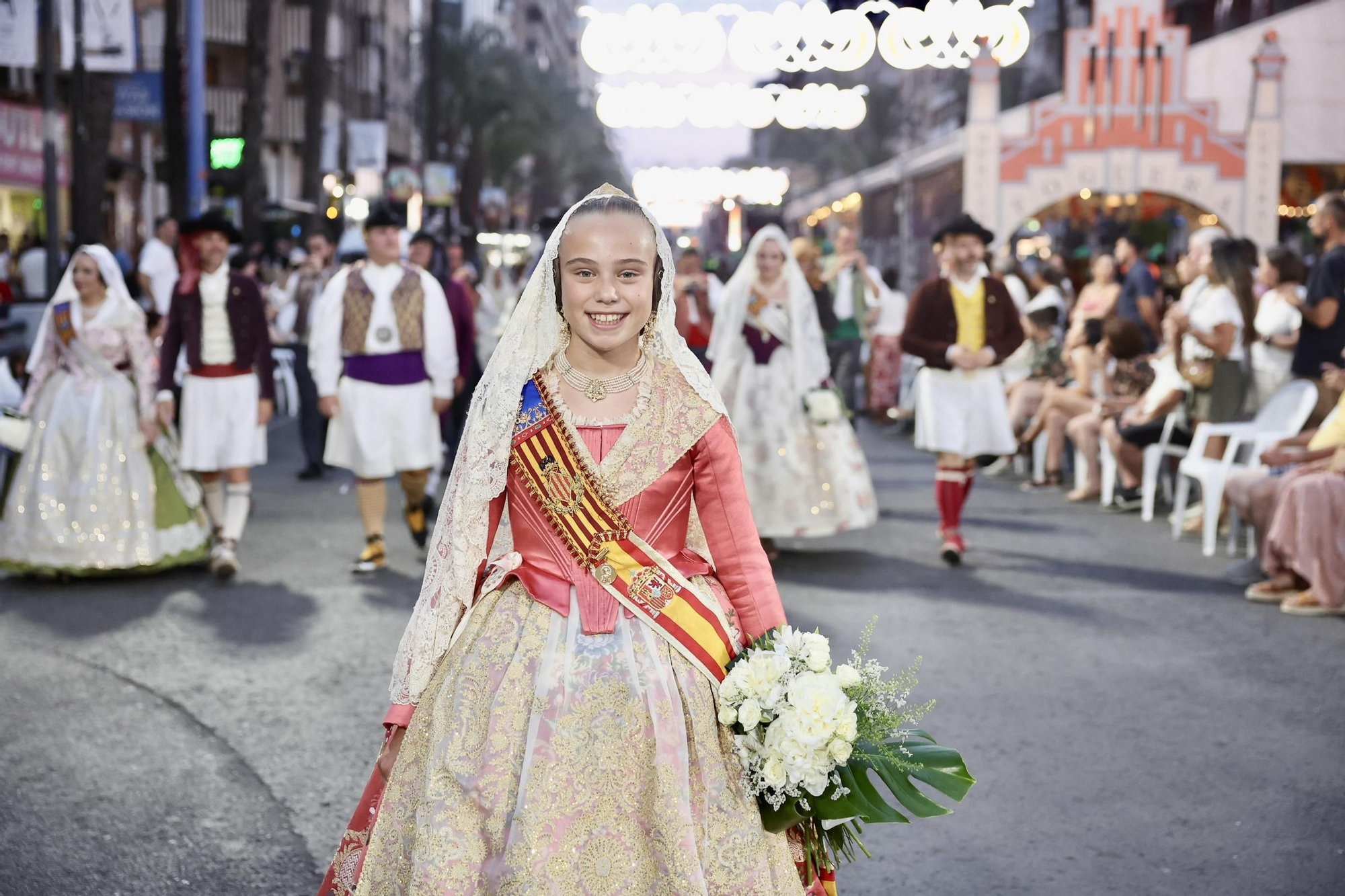 Primera jornada de Ofrenda de las Hogueras de Alicante