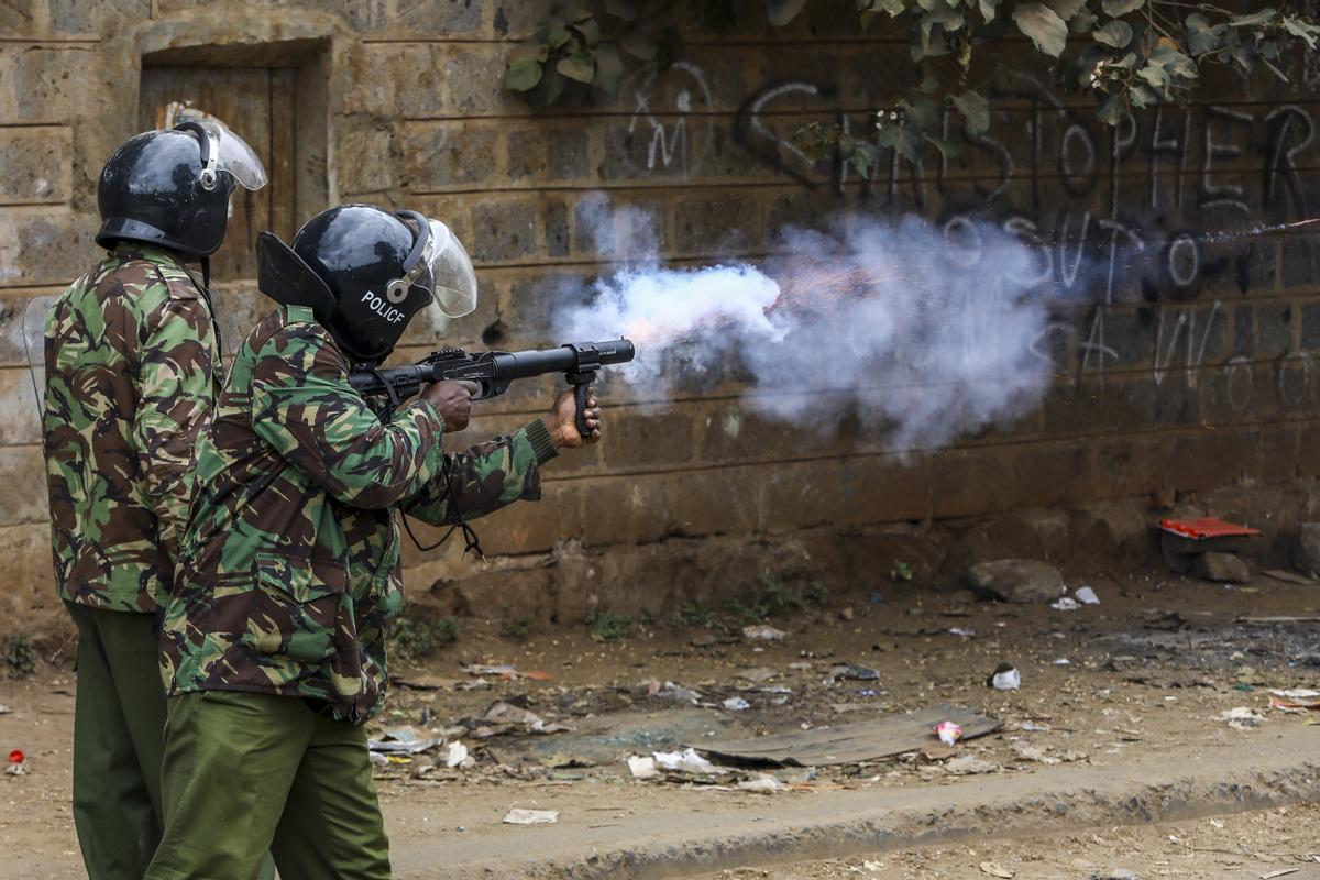 Simpatizantes de la coalición opositora Azimio durante nuevas protestas en Nairobi, Kenia.