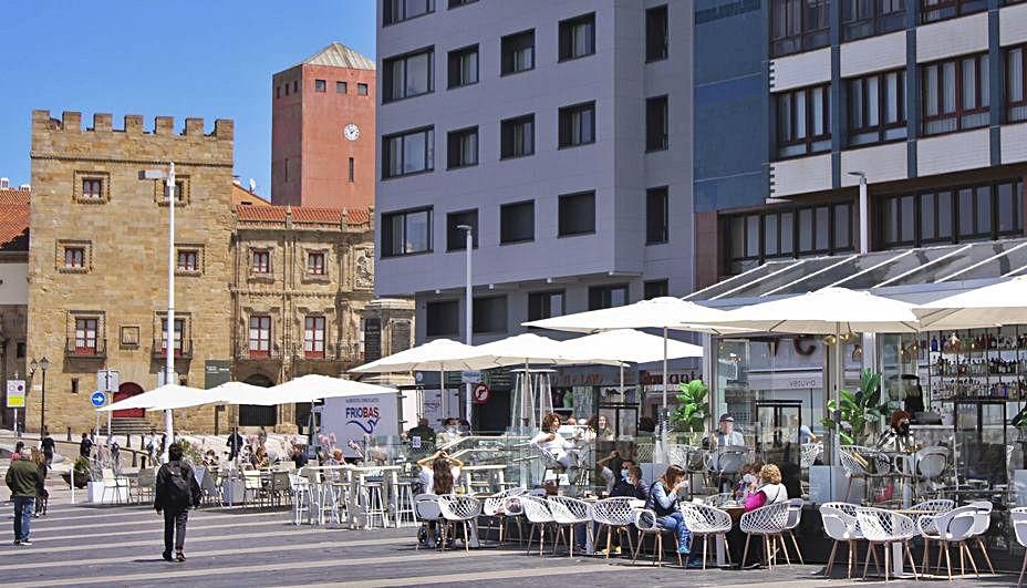 Una terraza junto a los Jardines de la Reina.