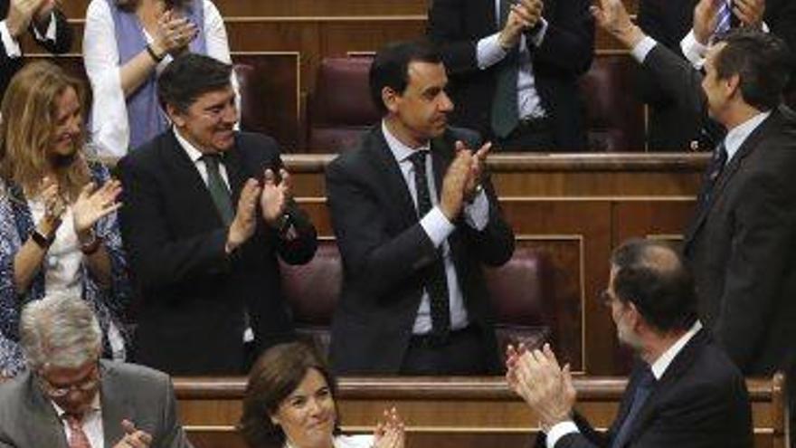Diputats populars aplaudeixen Rajoy després del revés a la moció