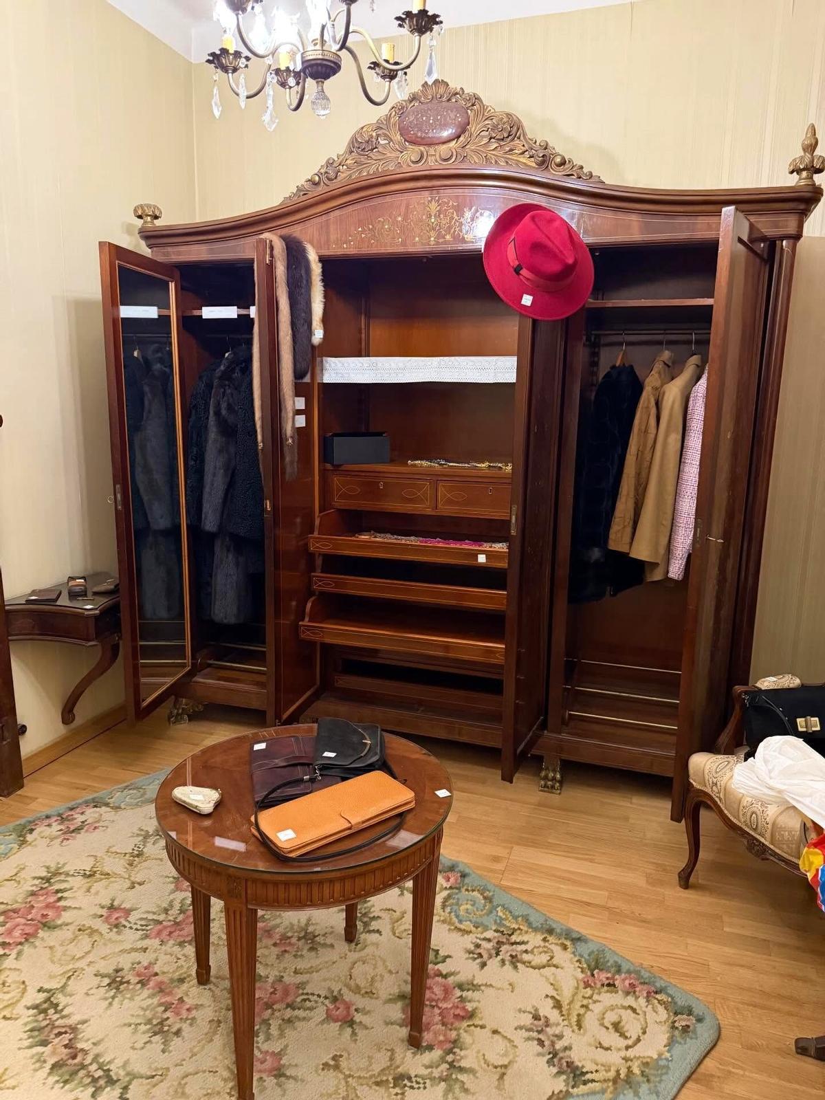 Muebles en venta en el 'home market' de Sant Gervasi