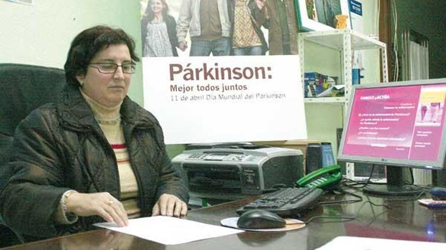 Rita Edreira Framil, ayer, en la sede la asociación Párkinson Galicia Bueu, en la Casa do Mar