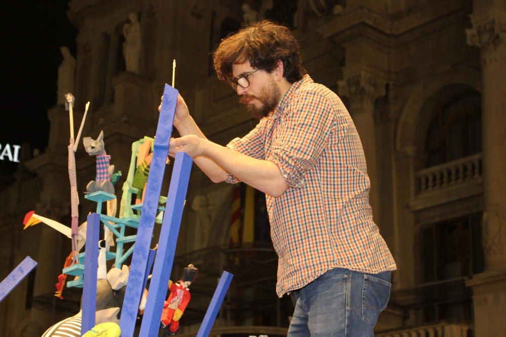 Noche de "plantà" de la falla infantil municipal