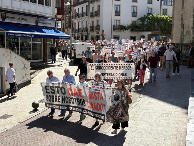 Así fue la manifestación en Cangas del Narcea para exigir unas carreteras dignas