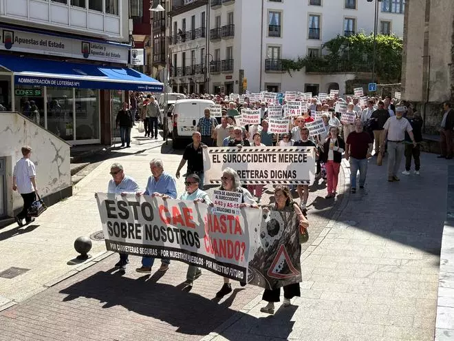 Así fue la manifestación en Cangas del Narcea para exigir unas carreteras dignas