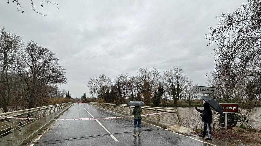 Tanquen el pont del Llobregat i prohibeixen la circulació a la carretera C-252 cap a Cabanes