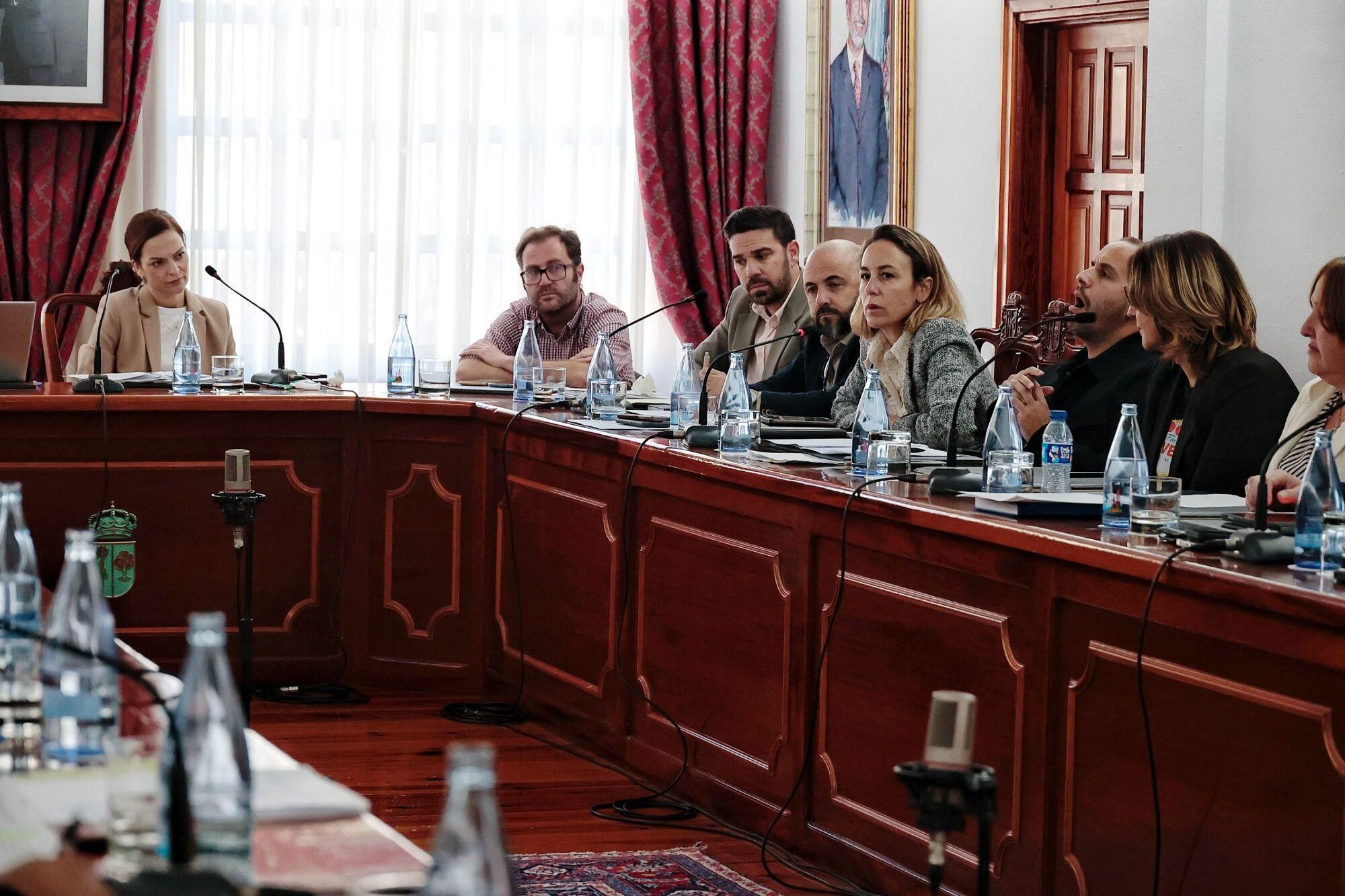 Pleno para destituir a Más por Arona e incorporar a Vox al gobierno municipal