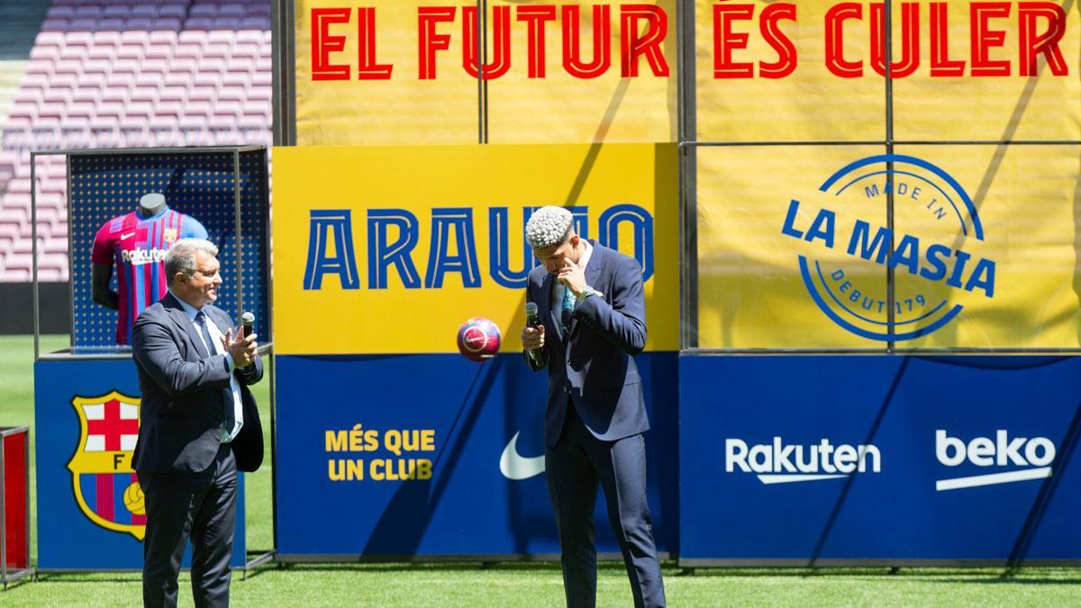 Araujo, en el momento que se puso a llorar durante el acto