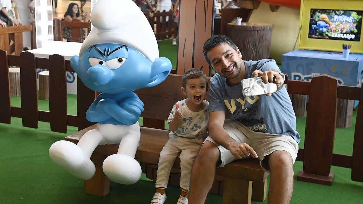 Los Pitufos ya disfrutan en Vigo de la compañía de las familias.