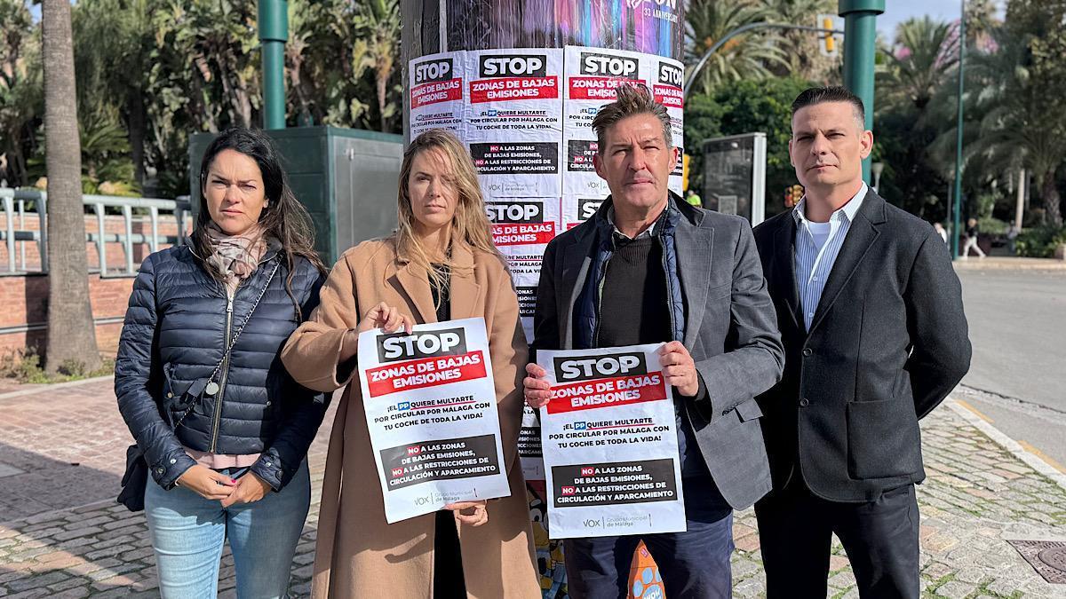 Los concejales de Vox en el inicio de la campaña contra la entrada en vigor de la ZBE.