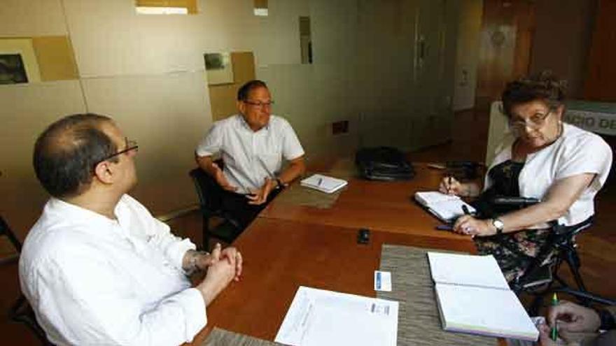 Jesús Jambrina, organizador del congreso, junto a Salomon Buzaglo y Gloria Mound.