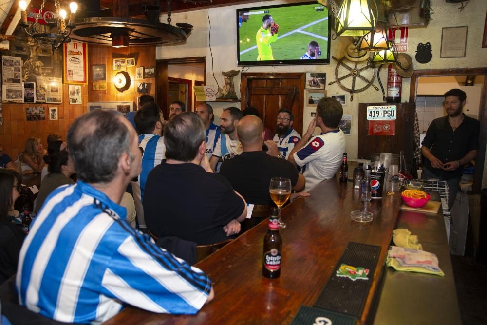 El equipo coruñés se juega el ascenso a Primera División y la ciudad se vuelca en plena celebración de San Juan.