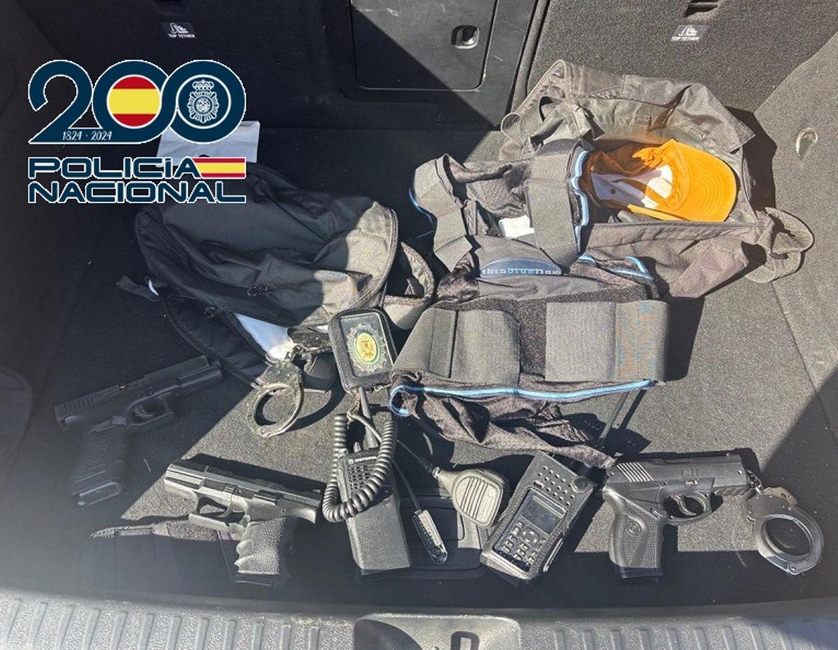 El policía local detenido utilizaba el coche de un vecino como depósito de armas.