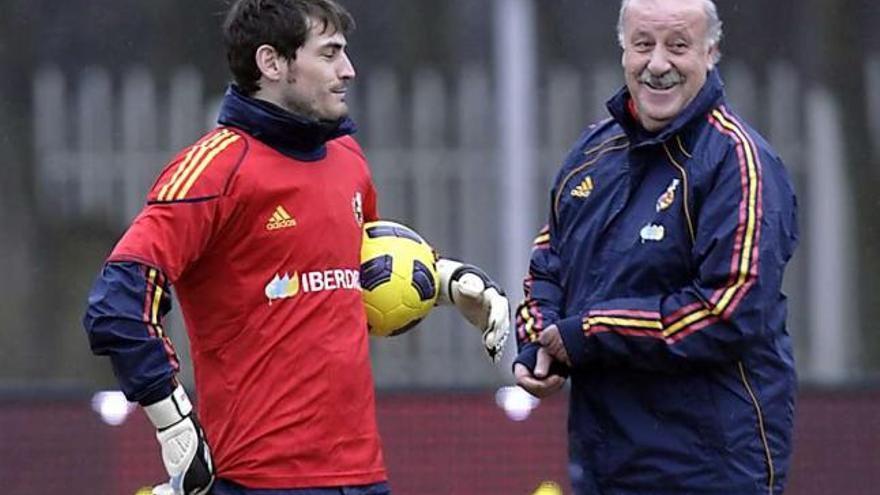 Casillas y Del Bosque, en un entrenamiento de la selección.