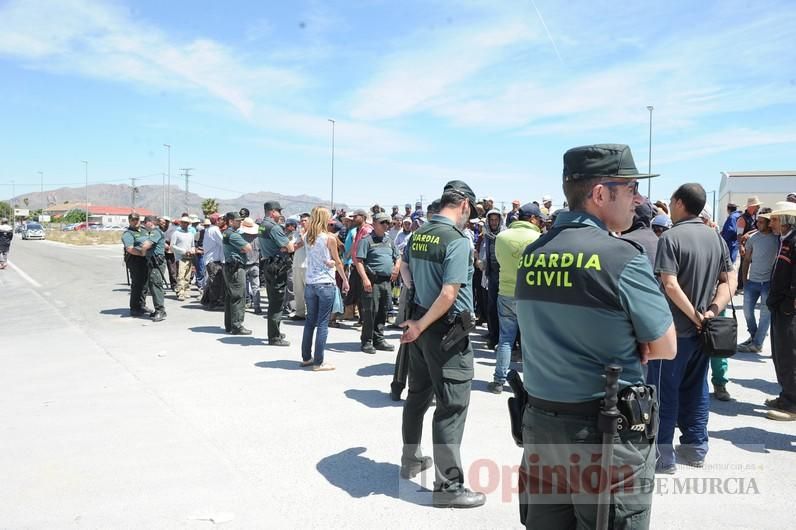 Protesta hortofrutícola en una empresa de El Raal