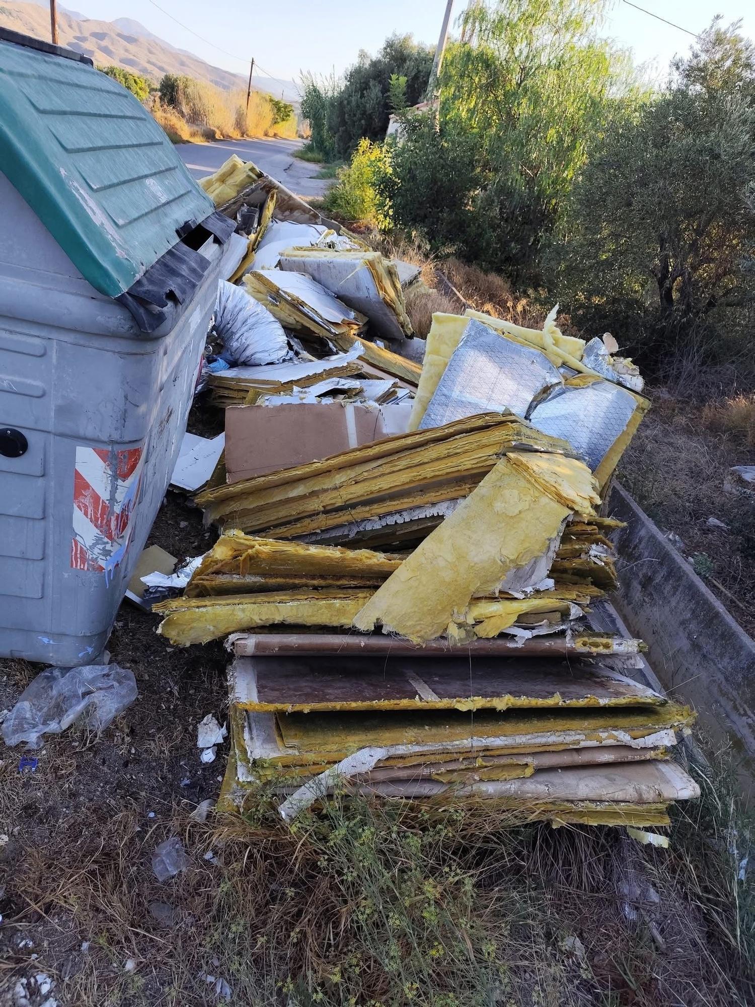 Desechos peligrosos en una partida de El Campello