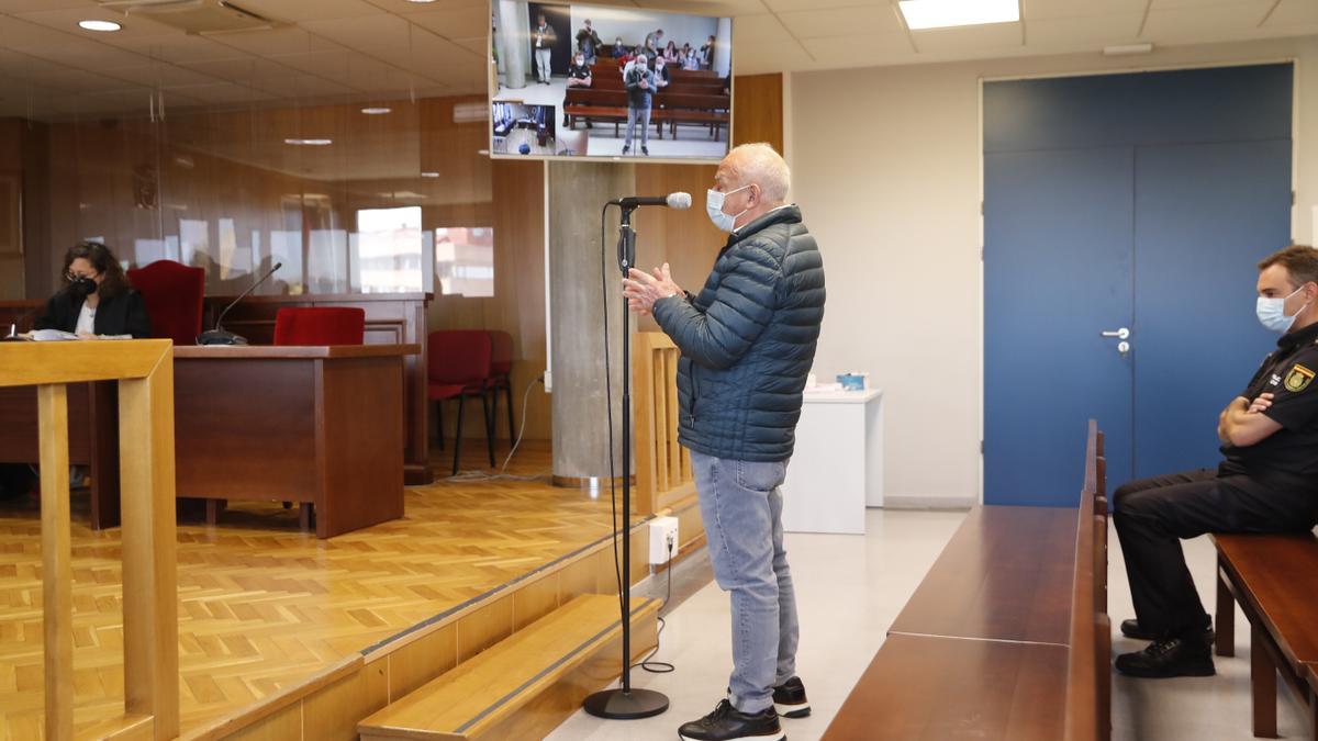 El acusado, en la sala de la Audiencia.