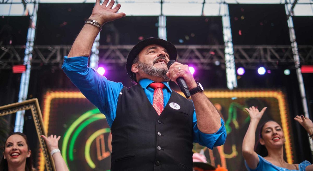 Pepe Benavente en la última gran fiesta popular antes del parón de la pandemia: el Sábado de Piñata del Carnaval de Santa Cruz (29-02-2020).