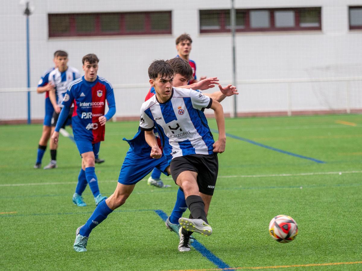 Muriel, en un partido con el Avilés