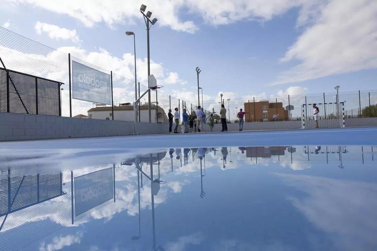 Una de las renovaciaones de pistas deportivas llevadas a cabo por el Ayuntamiento. En este caso junto al IES Torrevigía