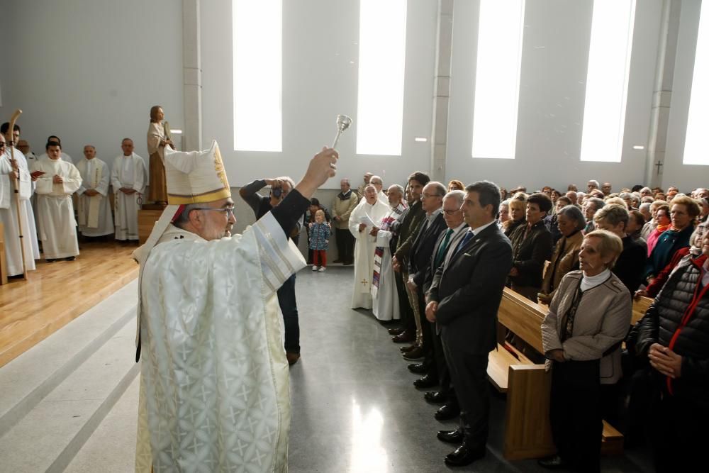 Inauguración de la nueva parroquia de Santa Olaya