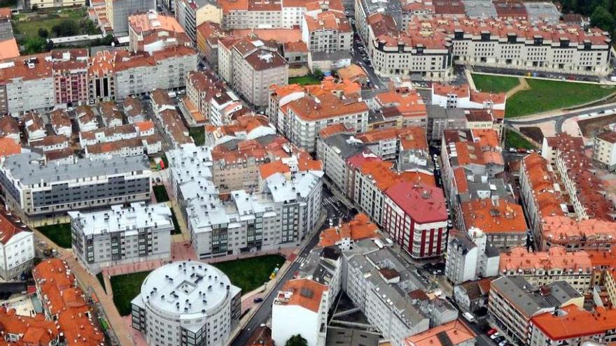Vista parcial del casco urbano de Pontevedra, entre A Eiriña y A Parda. // Rafa Vázquez