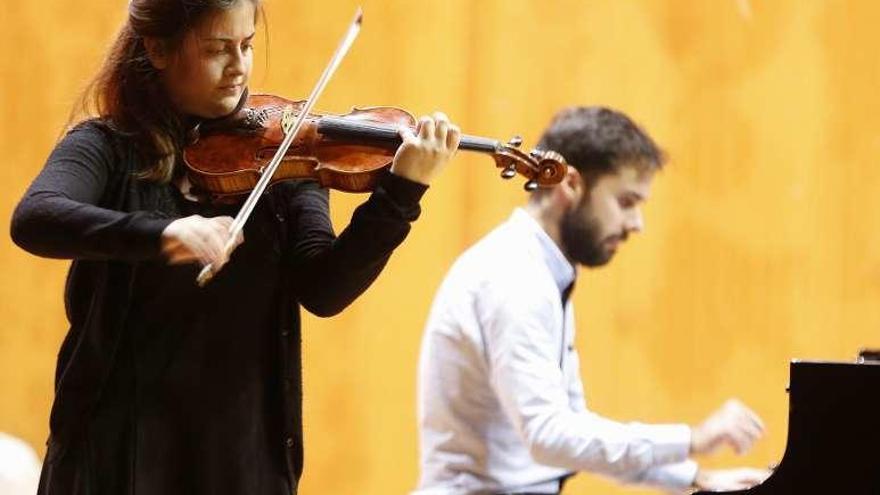 Una de las violinistas aspirantes, en la prueba. // Ricardo Grobas