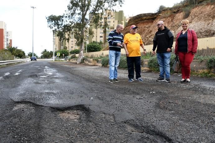 16/02/2019 TELDE. Escape de aguas residuales en Jinamar y mal estado de carreteras y edificios.   Fotografa: YAIZA SOCORRO.