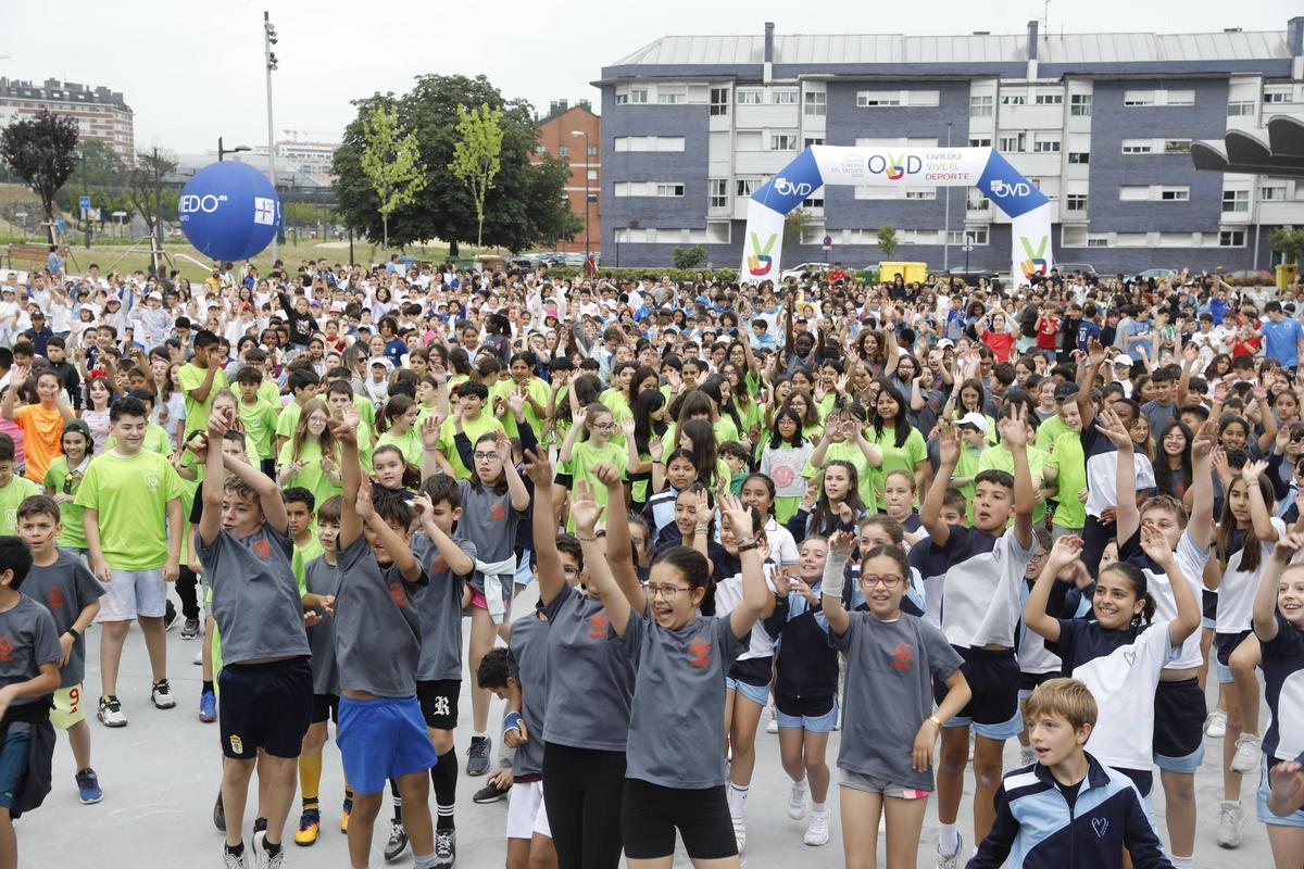 Body combat, coreografías, visitas de deportistas: así se mueven en Oviedo por los hábitos saludables más de 1.500 niños y niñas, en imágenes