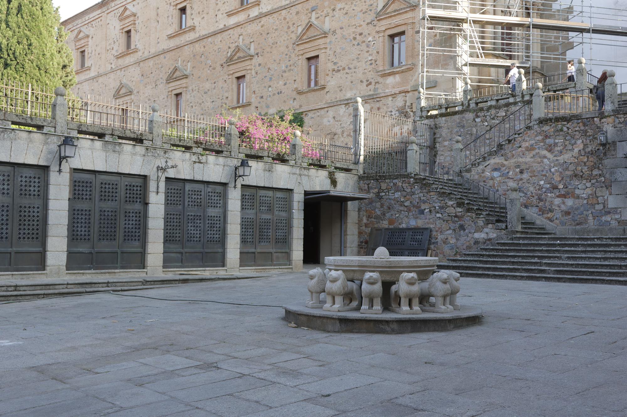 La Fuente de los Leones vuelve a Cáceres