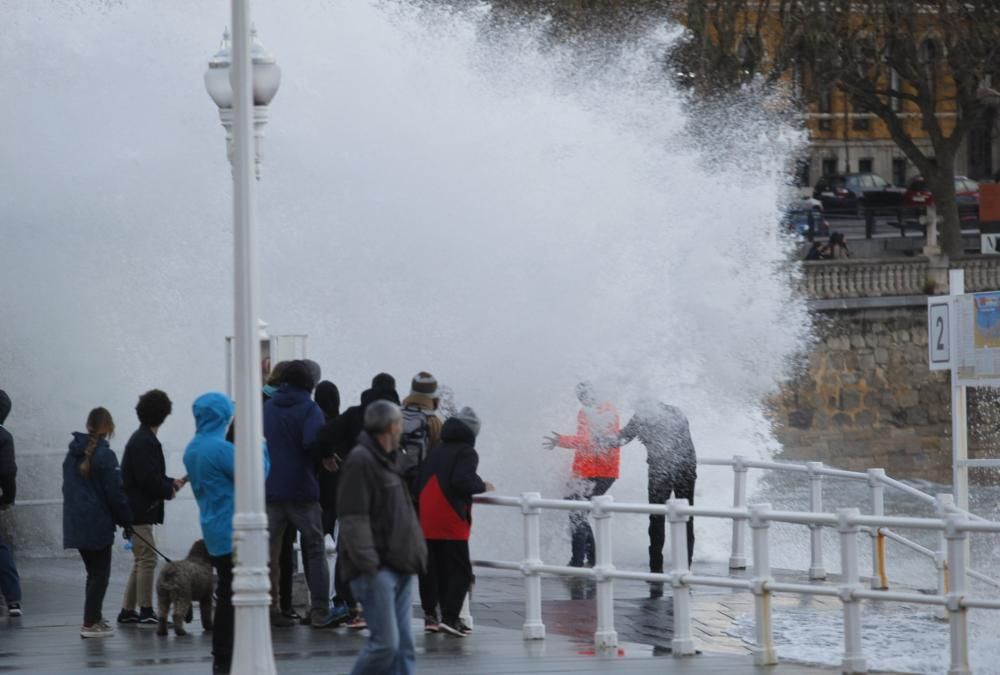 Oleaje en Gijón