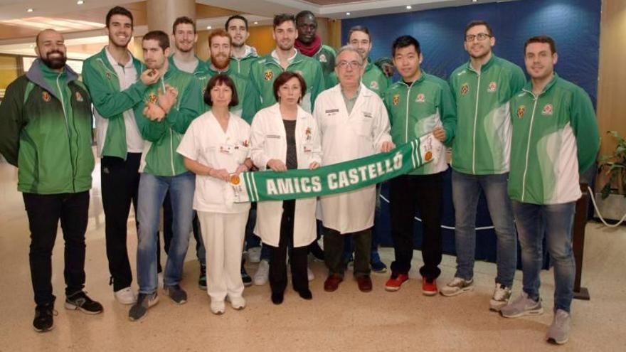 El TAU Castelló visita a los niños hospitalizados en el Hospital General