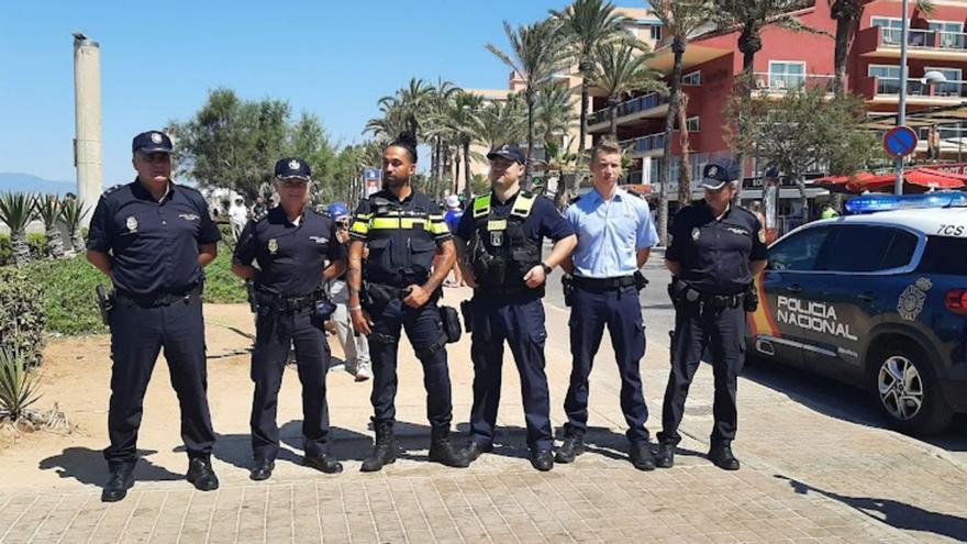 Comisarios de la Policía Nacional, ayer, junto a agentes alemanes y holandeses.