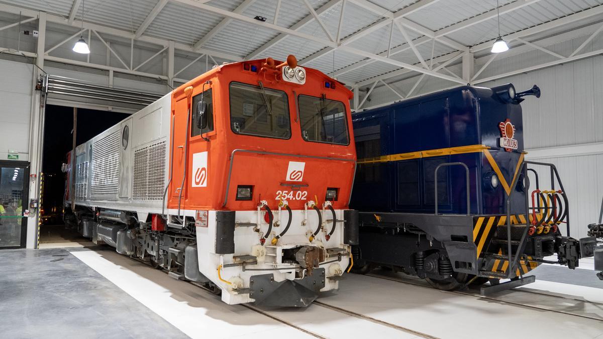 Les dues noves locomotores que s'exposen a Martorell