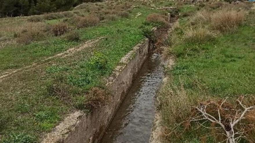 Un 30% del agua para regadío escapa al control de la CHS