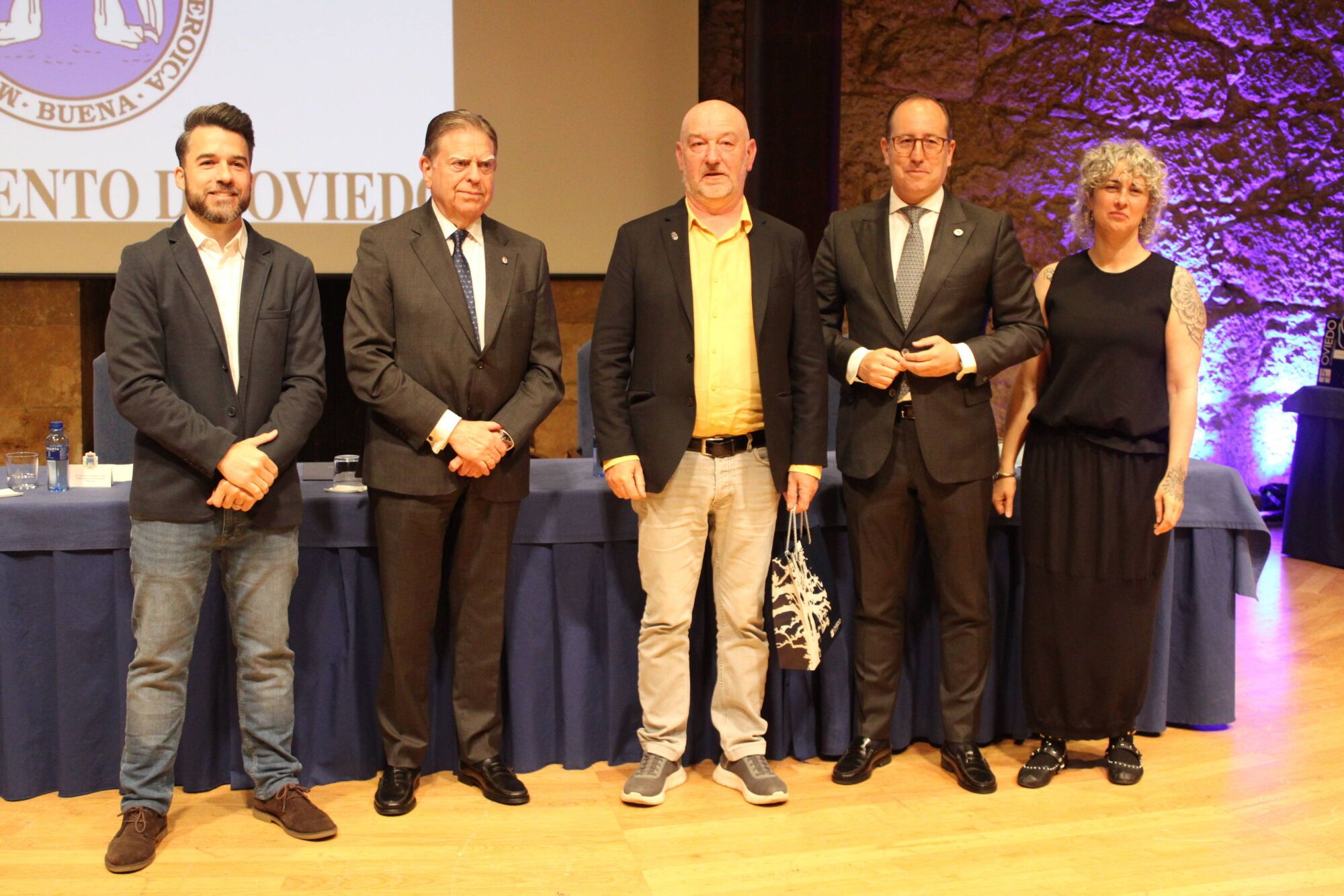Acto institucional Santa Rita Hora: 11:00 Lugar: Oviedo, Sala de Cámara del Auditorio Príncipe Felipe Descripción: Homenaje a los trabajadores municipales jubilados y a quienes cumplen 25 y 40 años de servicio en el Ayuntamiento.
