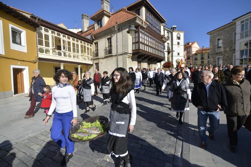 Procesión del cristo del socorro en Luanco