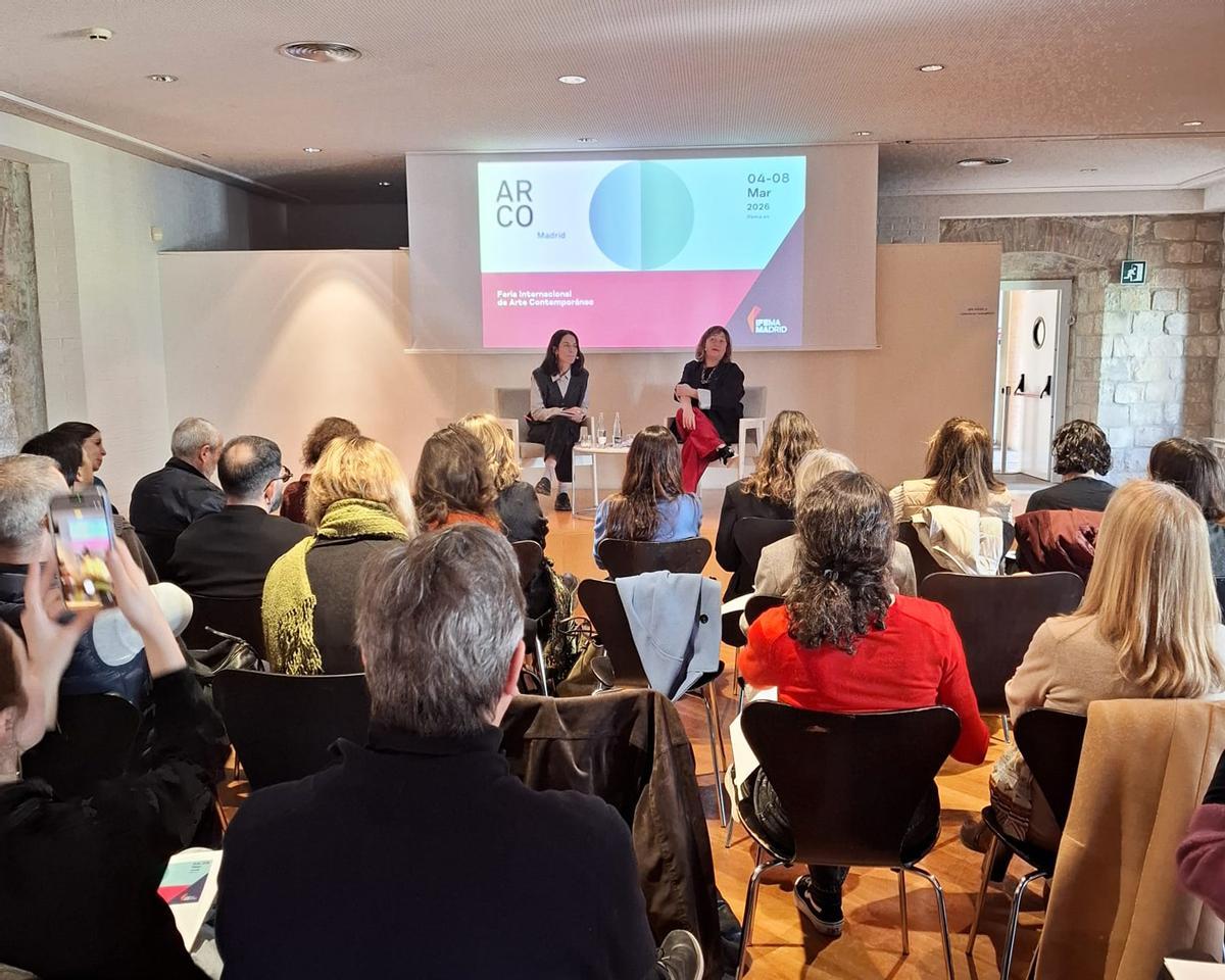 Maribel López, directora de ARCO, y Joana Roda Calvet, directora de Bombon Projects y miembro del Comité Organizador de ARCO.
