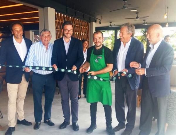 El primer Starbucks de España en la playa está en Mallorca