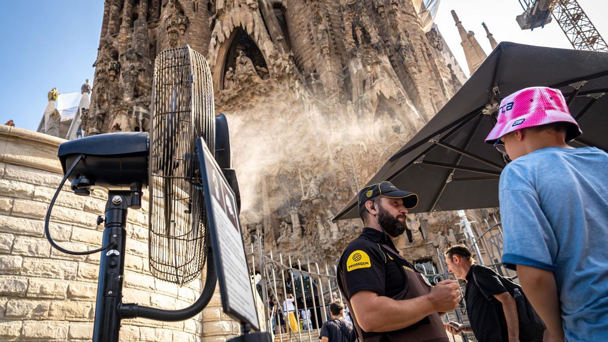 Ola de Calor en Barcelona. alrededores de la sagrada familia