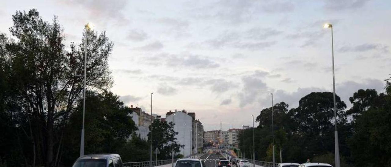 El desdoblamiento de la avenida de Vigo es la última obra abierta donde se incumplió la normativa. // GS